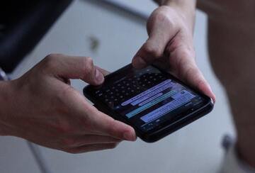 L'uso improprio di WhatsApp può far scattare reati di stalking, infedeltà, maltrattamenti e corruzione