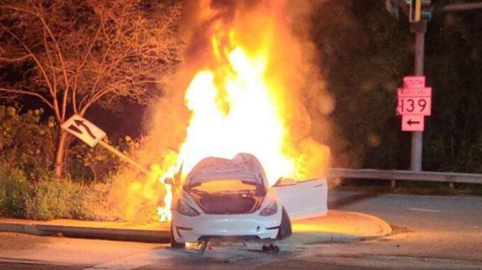 La mia Tesla prenderà fuoco? Statistiche generali, di parcheggio, di ricarica e di incidenti