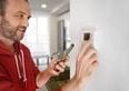 Costa pochi euro e rende smart anche gli elettrodomestici più vecchi. Quanto si risparmia con la presa intelligente 