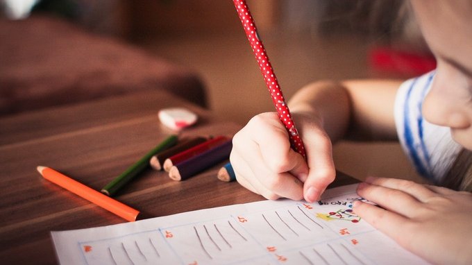 Homeschooling: cos'è la scuola familiare e come funziona in Italia