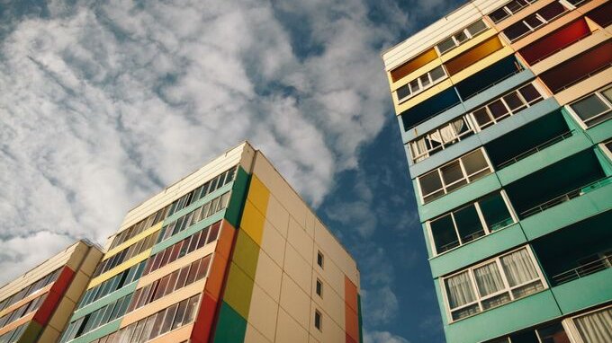 Multe per chi non rispetta il regolamento di condominio: chi è a rischio e quando