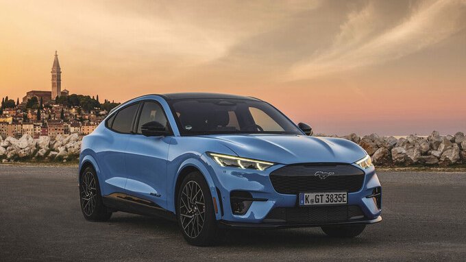 Ford richiama mezzo milione di auto. Perdite dai freni