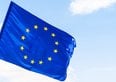 Usi l'AI? Ora l'Unione Europea vuole che lo dichiari chiaramente. Ecco in che modo