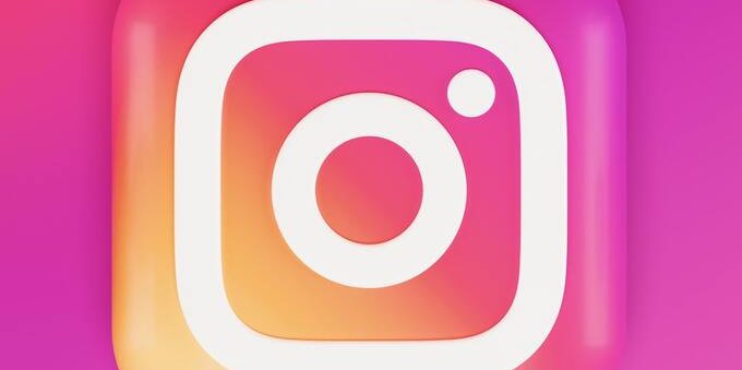 Come avere Instagram Momenti 2021 e condividere le tue storie migliori dell'anno