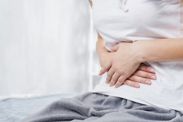 Norovirus, cos'è l'influenza intestinale che dilaga nelle scuole: sintomi, contagio e cure