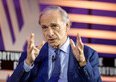 Ray Dalio dice che gli USA hanno superato il punto di non ritorno. Quale impatto sugli italiani?
