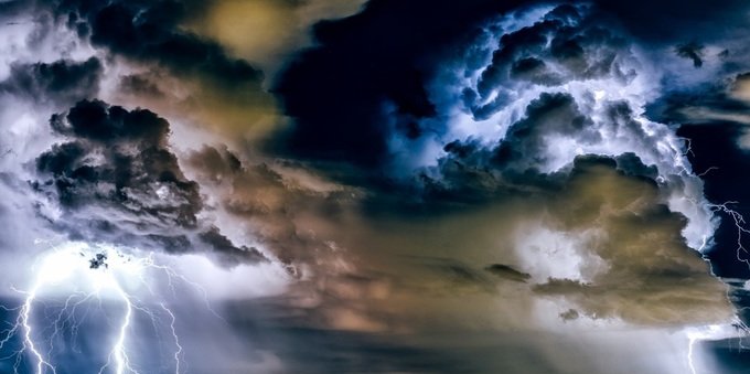 Allerta meteo per il maltempo: nove regioni a rischio per temporali e vento
