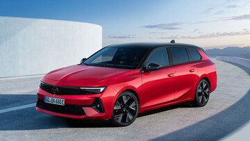 Nuova Opel Astra Electric: arriverà in primavera anche la versione Sports Tourer