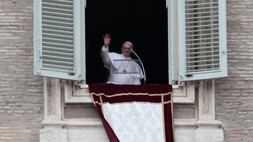 Papa Francesco chiede una legge sull'unione civile di coppie omosessuali