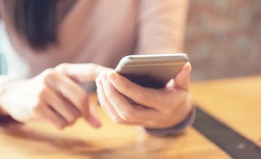 Smartphone rubato in viaggio, cosa attivare prima di partire per proteggere dati e conti bancari