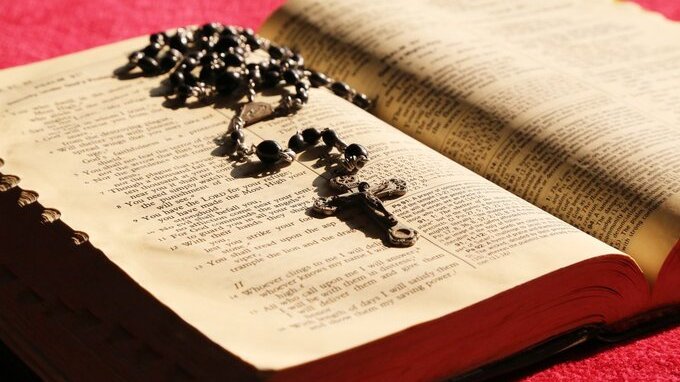 Concorso insegnanti di religione, bandi online: requisiti e come fare domanda