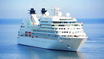 Viaggiare via mare: 5 oggetti da portare assolutamente sul traghetto