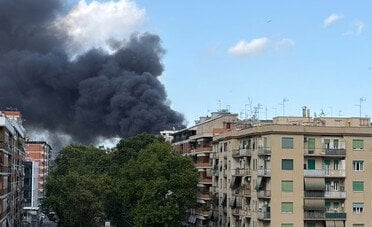 Incendio in un vivaio tra Appio Latino e Casilina, a Roma. Cause ancora da accertare (VIDEO)