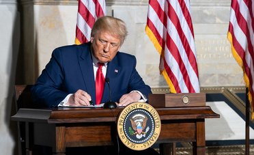 Trump blocca lo stretto di Hormuz. Petrolio oltre 100$ al barile, ora l'Europa trema