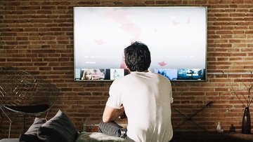 Ascolti Tv, chi ha vinto tra Grease e Croazia-Spagna: la classifica dei canali più visti