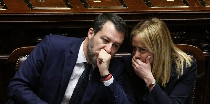 Sondaggi politici: tonfo Meloni, in calo M5s e Salvini. Bene Pd e terzo polo