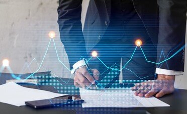 Come si è comportato il FTSE MIB rispetto agli altri mercati europei nei primi 10 mesi dell'anno?