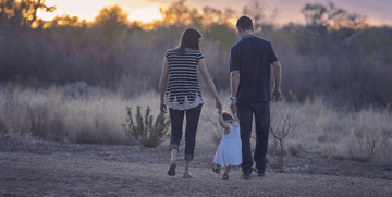 I Paesi migliori per crescere un figlio nel 2025: dov'è l'Italia?