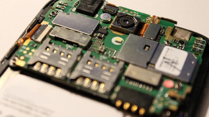 C'è più oro nel tuo vecchio telefono che nelle miniere. Fino a 800 volte di più