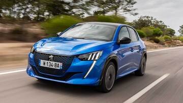 Peugeot e-208 ed e-2008: maggiore autonomia per i model year 2022