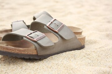 Perché (e come) investire in Birkenstock? Grazie a “Barbie” schizzano le vendite
