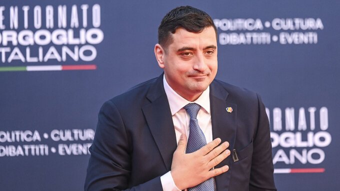 Chi è George Simion e cosa vuole il possibile presidente della Romania che fa paura all'Europa