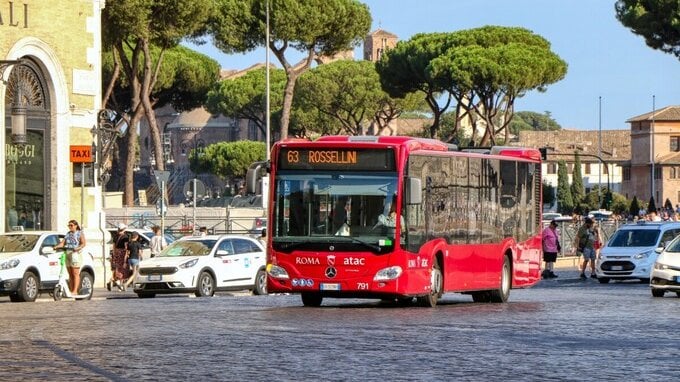 Biglietti autobus e metro più cari: ecco di quanto aumentano e da quando