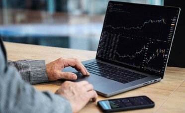 I bambini nati dal 2021 in poi non dovranno mai lavorare. Parla uno dei principali investitori di OpenAI