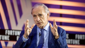 Oro, prezzi sfondano quota $4.000, mai prima nella storia. E ora? Ray Dalio consiglia quanto investirci