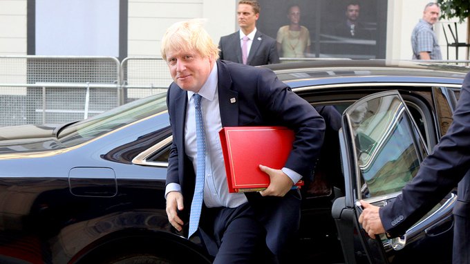 Regno Unito, Johnson lancia l'«exit strategy»: i 3 strumenti per vincere la pandemia