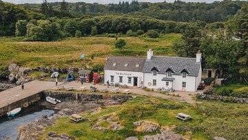 Casa gratis e stipendio da circa €30.000 l'anno. Una star della tv sta assumendo