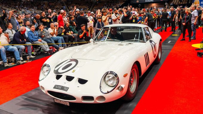 Da bambino sognava di guidare una Ferrari, oggi colleziona supercar da milioni di dollari