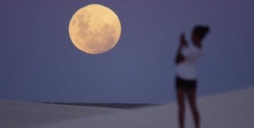 Come fotografare la Luna dallo smartphone: app e trucchi utili