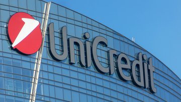 Unicredit corre in Borsa e premia i dipendenti con bonus grazie al taglio costi. Dove andrà il titolo?