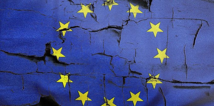 Europa sempre più in declino: anche la Francia si contrae