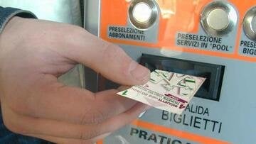 Truffa trasporti pubblici, è boom di falsi SMS svuota-conto per i passeggeri ATM e ATAC. Come difendersi