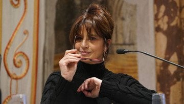 Pensioni, Laura Morante deve restituire i soldi all'Inps. Il dramma dei lavoratori dello spettacolo