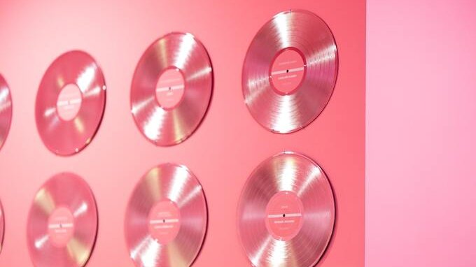 Questa casa discografica sarà la prima a firmare un accordo con una startup di AI