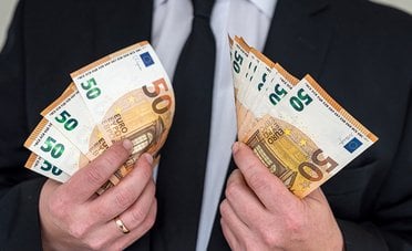 Luxottica premia i dipendenti. Fino a €4.000 di bonus per 13mila lavoratori