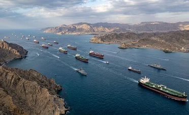 Chi può bloccare lo Stretto di Hormuz? Le regole spiegate in modo semplice 