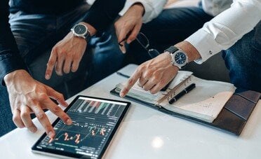Chi muove davvero i prezzi? Il ruolo di investitori istituzionali, market maker e flussi