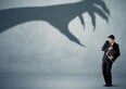 È questo che ti impedisce di essere ricco, secondo uno psicologo finanziario