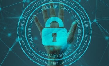 Cyberattacchi in Italia +42% nel 2025: 2 aziende su 3 colpite. «Ci attaccano con l'AI, ci difendiamo con gli Excel»