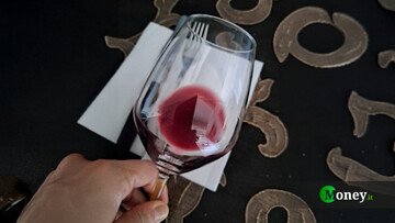 Tre passaggi fondamentali per degustare il vino (piccolo ripasso per le vacanze)