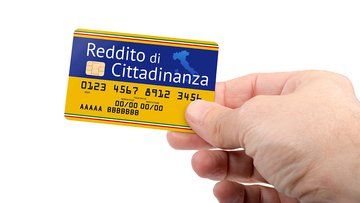 Reddito di cittadinanza, pagamento assegno unico “rinviato”: perché e date di pagamento
