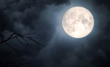 La Luna bacia prima Saturno e poi Marte. Come e dove vedere i baci celesti di maggio 2026