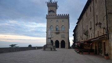 San Marino è più ricco dell'Italia, guadagni di più e vai in pensione prima