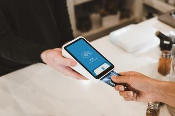 Collegamento obbligatorio tra POS e registratore di cassa, le imprese rischiano sanzioni fino a €4.000