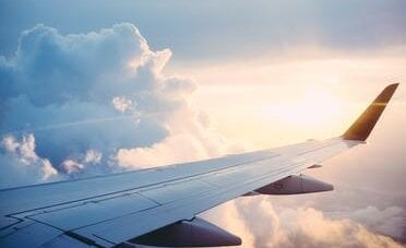 Volare in economy come in business. Le compagnie che offrono posti letto a prezzi più bassi 