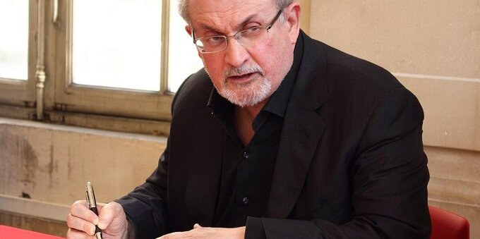 Salman Rushdie: chi è e cosa è successo
